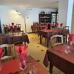 De La Promenade Hotel