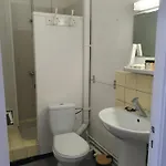 De La Promenade Hotel