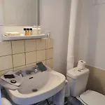 De La Promenade Hotel