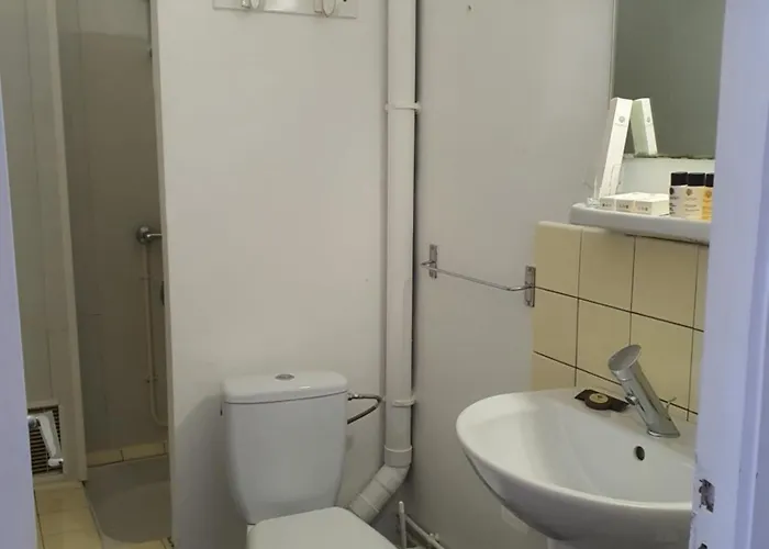 De La Promenade Hotel