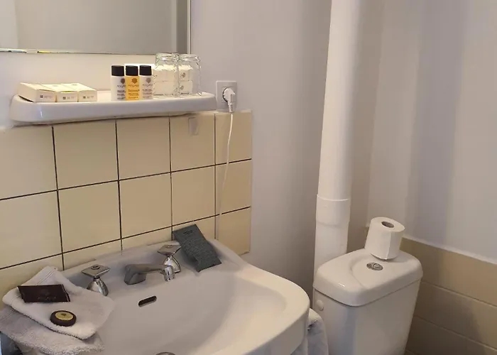 De La Promenade Hotel